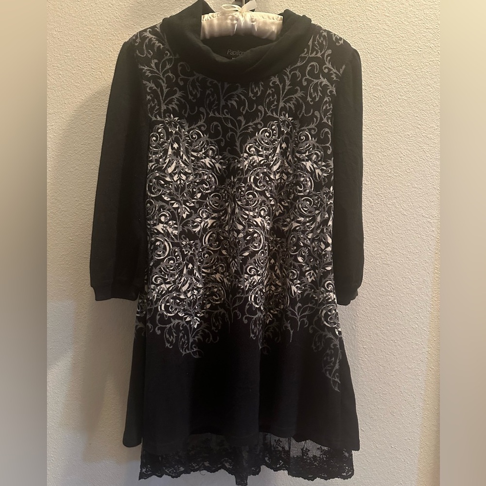 Papillon Black and White Tunic